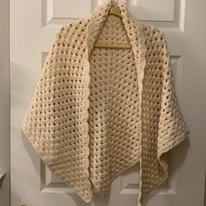 HANDMADE CROCHETED SHAWL/CREME OPEN WEAVE..GORGEOUS NEW…TRIANGULAR SHAPE